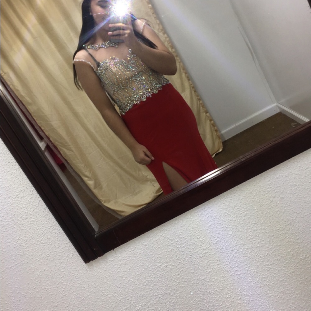 Beautiful prom red dress open slick and open back